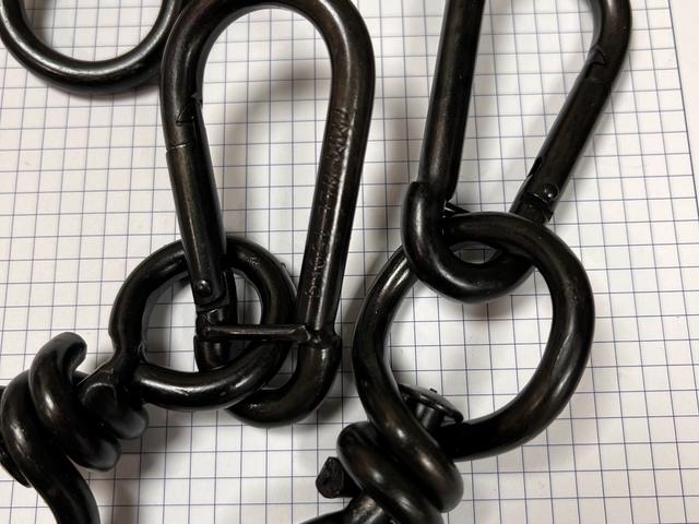 Pieza con recubrimiento de zinc-níquel negro Pieza con recubrimiento de zinc-níquel negro