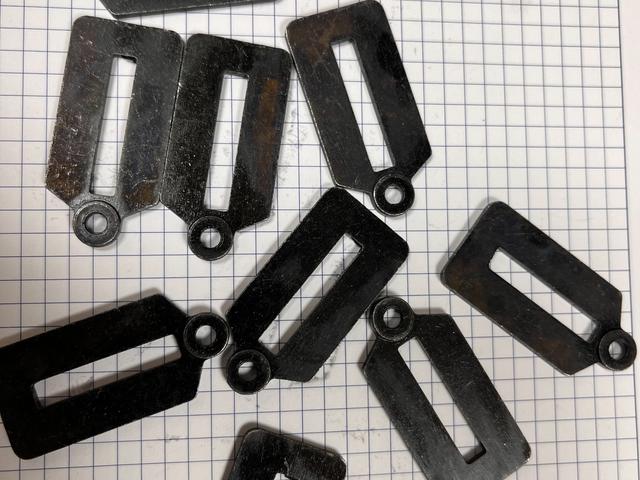 Pieza con recubrimiento de zinc-níquel negro Pieza con recubrimiento de zinc-níquel negro